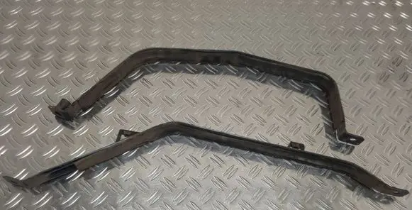 Fuel tank mounting bracket
