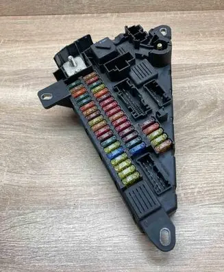 BMW 5 E60 E61 Fuse module 9138830 Used