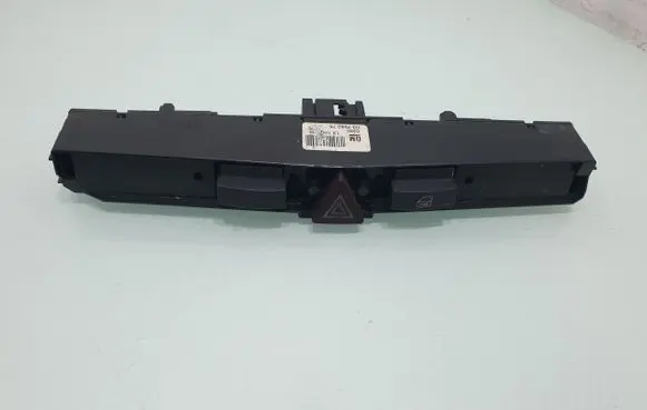 Opel Zafira B Hazard light switch 03758075