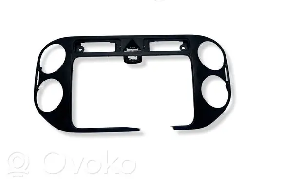 Volkswagen Golf Plus Radio/GPS head unit trim 5M0858071J