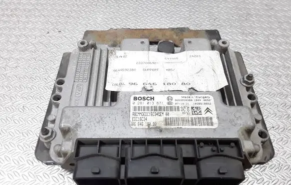 Citroen C4 I Engine control unit/module 0281013871 9664618080