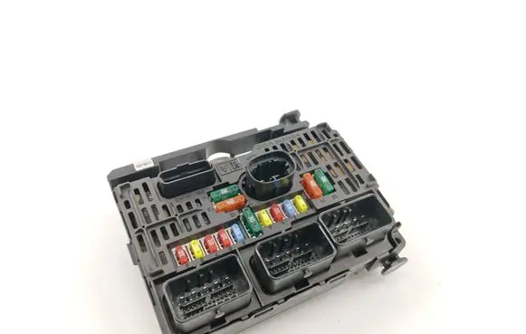 Citroen C6 Fuse module 9658070980