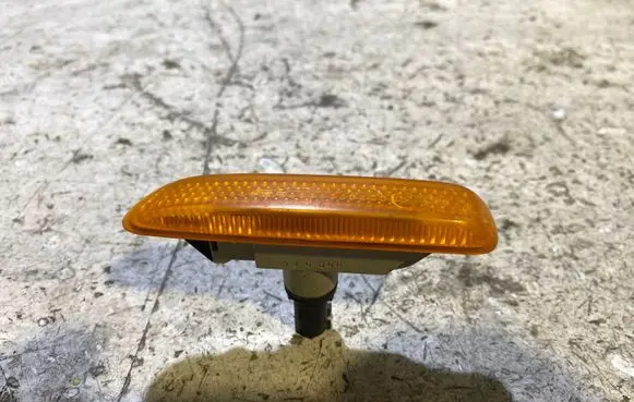 BMW 3 E46 Front fender indicator light 63138370720