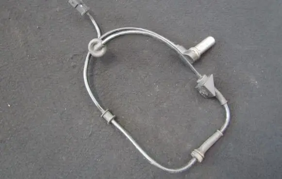 Audi A4 S4 B5 8D ABS brake wheel speed sensor 8d0927807a