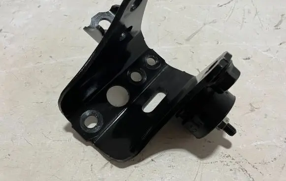 Toyota Auris E180 Engine mounting bracket