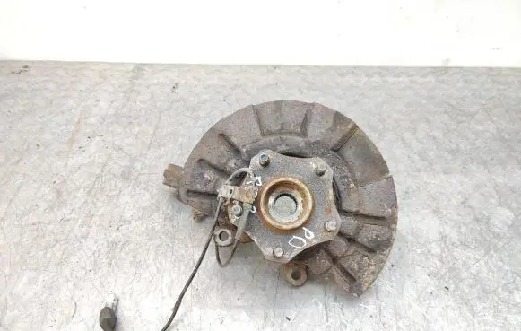 Suzuki Grand Vitara II Front wheel hub spindle knuckle