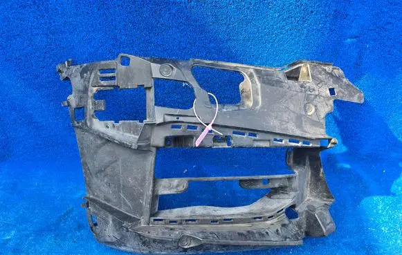 BMW 5 G30 G31 G38 Front bumper mounting bracket 8064968