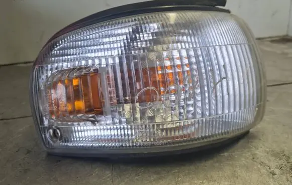 Hyundai H-100 Front indicator light 92302434
