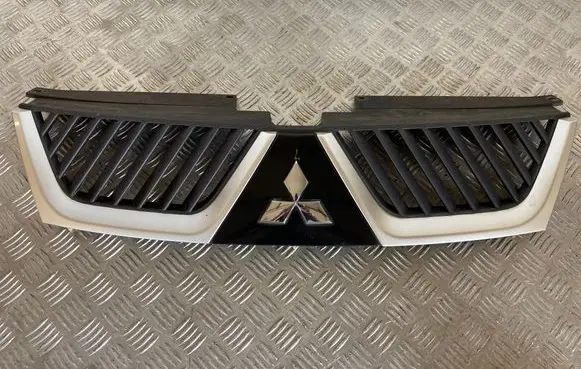 Mitsubishi Outlander Front grill 7450A037 7450A038