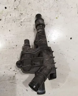 Peugeot 3008 I Thermostat housing 9684588980