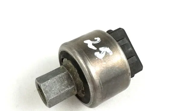 Opel Omega B2 Air conditioning (A/C) pressure sensor 90359991