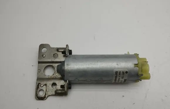 Volvo XC90 Seat adjustment motor 0130002531