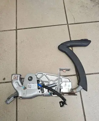 Opel Mokka Hand brake release handle 42389776 A430200000000X 688309947