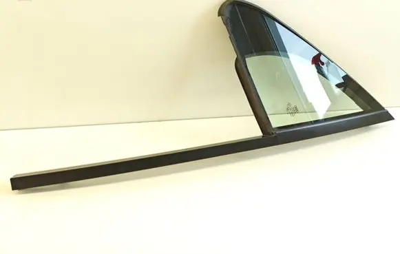 Audi Q7 4M Front door vent window glass four-door 4M0845113