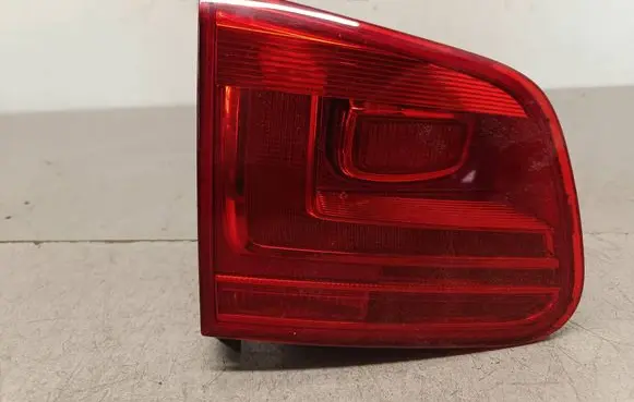 Volkswagen Tiguan Tailgate rear/tail lights