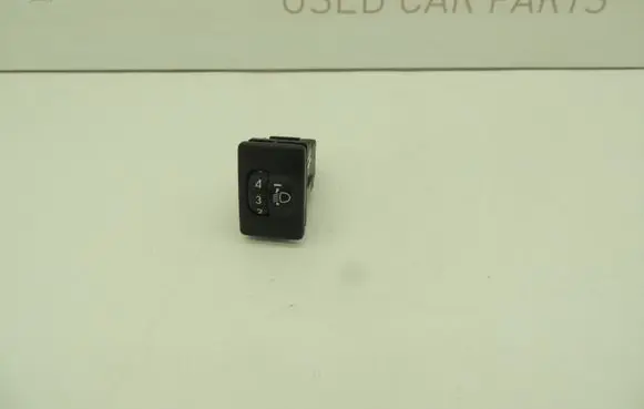 Toyota Avensis T270 Headlight level height control switch 8415202040