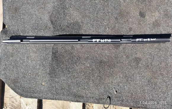 Volkswagen PASSAT B5.5 Rear door windshield rail 