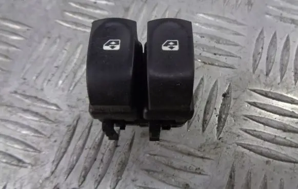 Renault Twingo II Front door window switch trim 