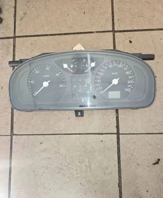 Renault Laguna II Speedometer (instrument cluster) 8200170297 501018550076