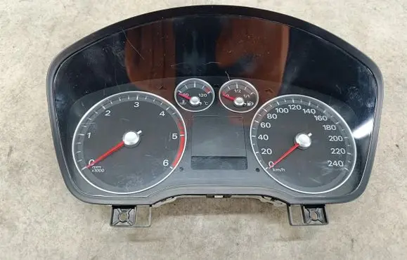 Ford Focus Speedometer (instrument cluster) 7M5T10849GB