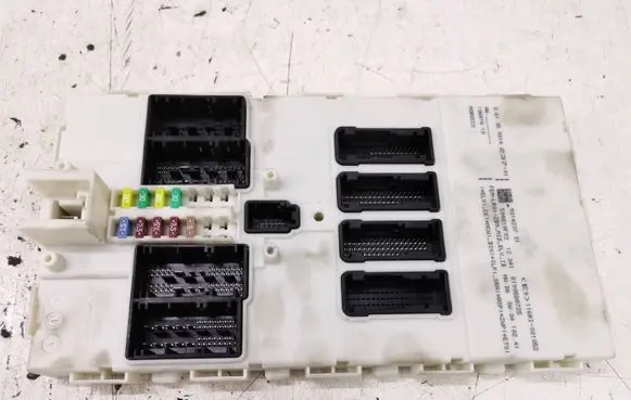BMW 1 F20 F21 Fuse module 9314237 8190588725 504819F03