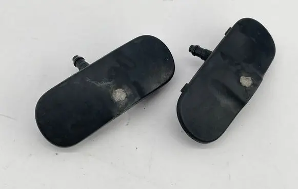 Volkswagen PASSAT CC Windshield washer spray nozzle 4L0955987C 4L0955988C