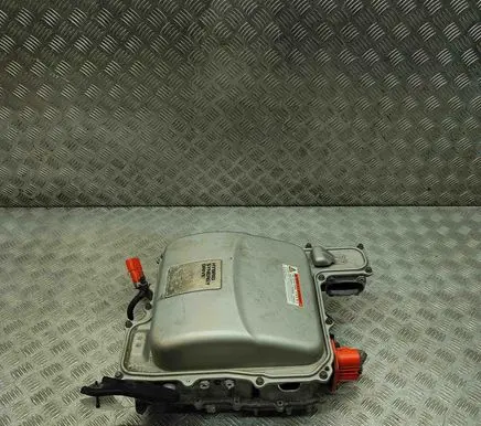 Voltage converter inverter