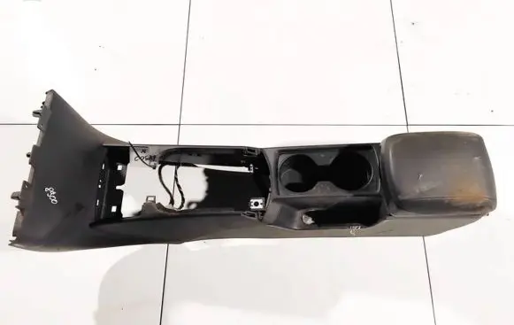Volvo V50 Armrest 8687408 3865