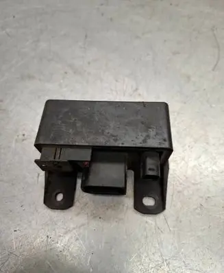 Mercedes-Benz E W211 Glow plug pre-heat relay 0255452832