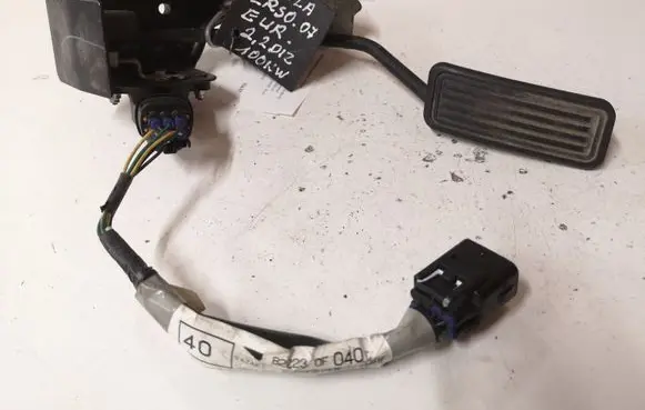 Toyota Corolla Verso AR10 Accelerator throttle pedal 822230F040