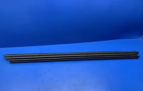 Toyota C-HR I Rubber seal front door window/glass 