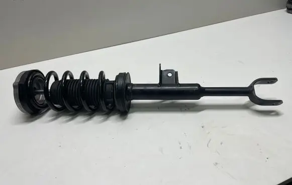 BMW 5 G30 G31 Front shock absorber/damper 6866637