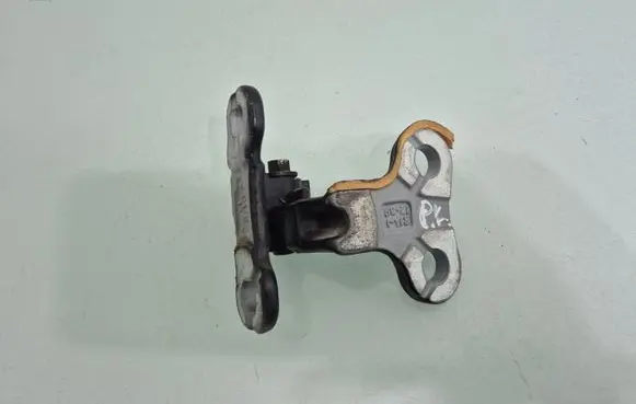 Volvo V50 Front door lower hinge 30784889