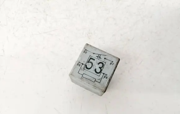 Volkswagen Golf IV Other relay 141951253B 20240072