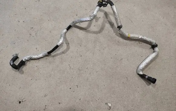 Volvo XC90 Engine coolant pipe/hose 32252202