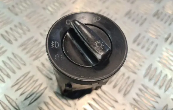 Volkswagen PASSAT B5 Light switch 1C0941531A
