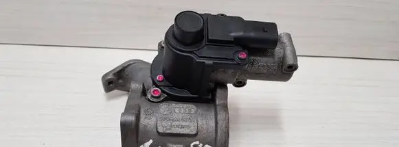Audi A3 S3 8P Throttle valve 03G129637A 70067800 03G131501D