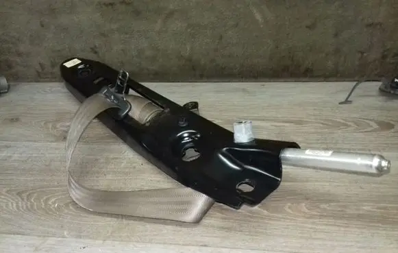 Volvo XC90 Front seatbelt 30675028