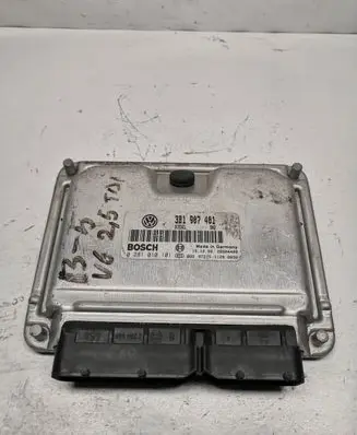 Volkswagen PASSAT B5 Engine control unit/module 3B1907401 0281010101