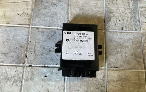 Mercedes-Benz Vaneo W414 Door central lock control unit/module 410215012001