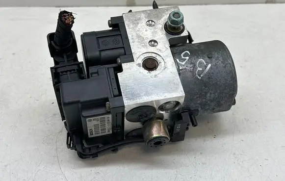 Volkswagen PASSAT B5 ABS Pump 8E0614111AB