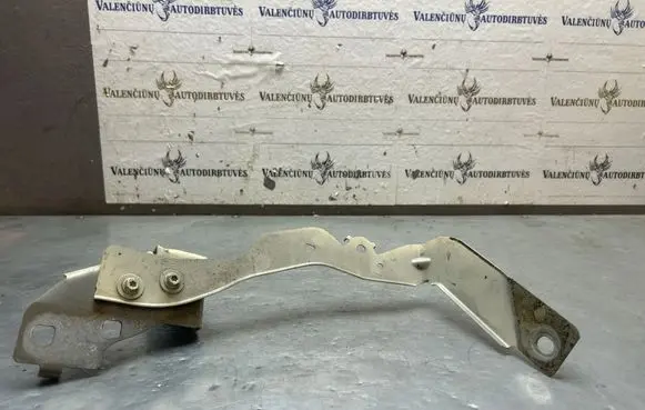 Renault Captur Fender mounting bracket 625B53104r