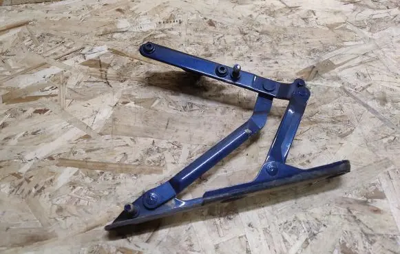 Maserati GranTurismo Tailgate/trunk/boot hinge