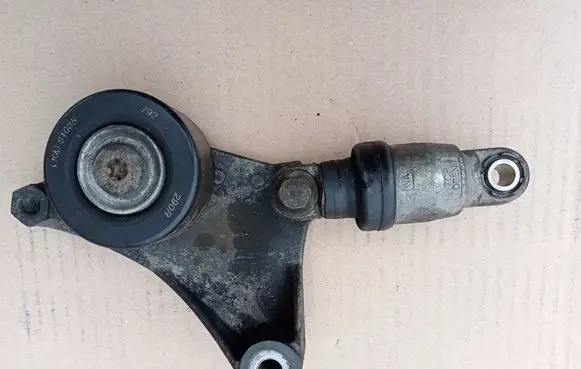 Toyota Avensis T250 Generator/alternator belt tensioner 0000