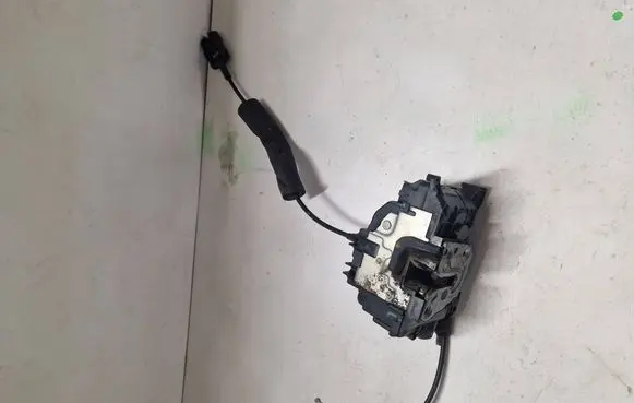 Renault Laguna III Front door lock 805010004R