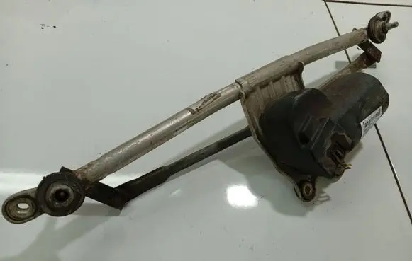 Opel Astra G Front wiper linkage and motor