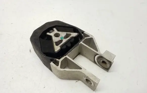 Ford Focus Engine mount bracket AV616P082AC