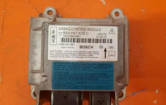 Mazda 3 I Airbag control unit/module 0285001961