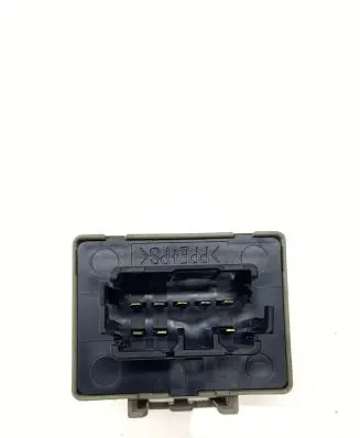 Toyota Corolla E120 E130 Hazard warning light relay 8198005040