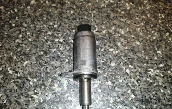 Audi A4 S4 B8 8K Camshaft position sensor 06E103697H